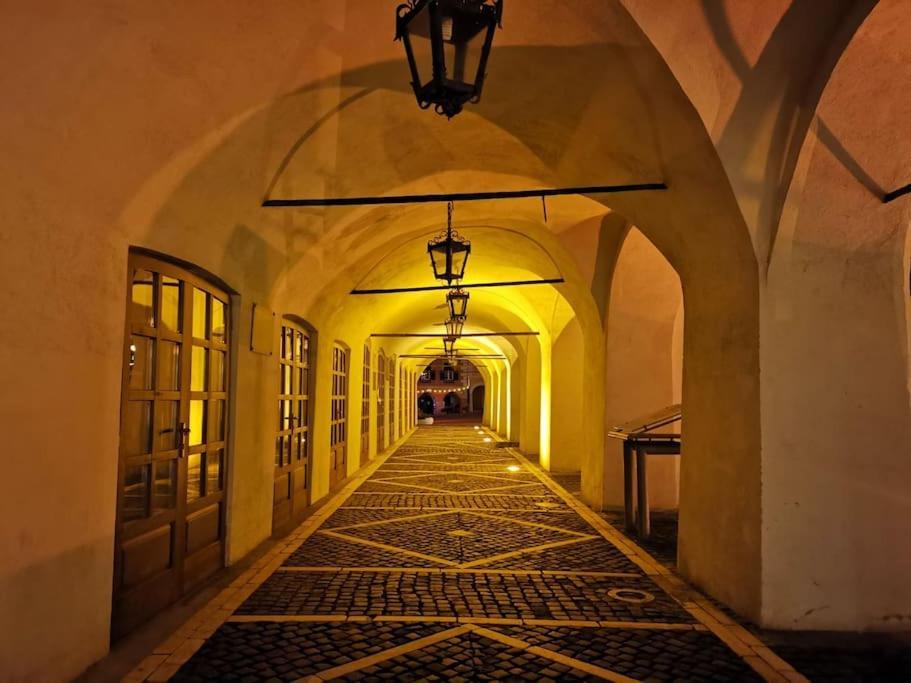 Charming Studio Ideal For Getaways Or Workations In Sibiu'S Medieval City Center المظهر الخارجي الصورة