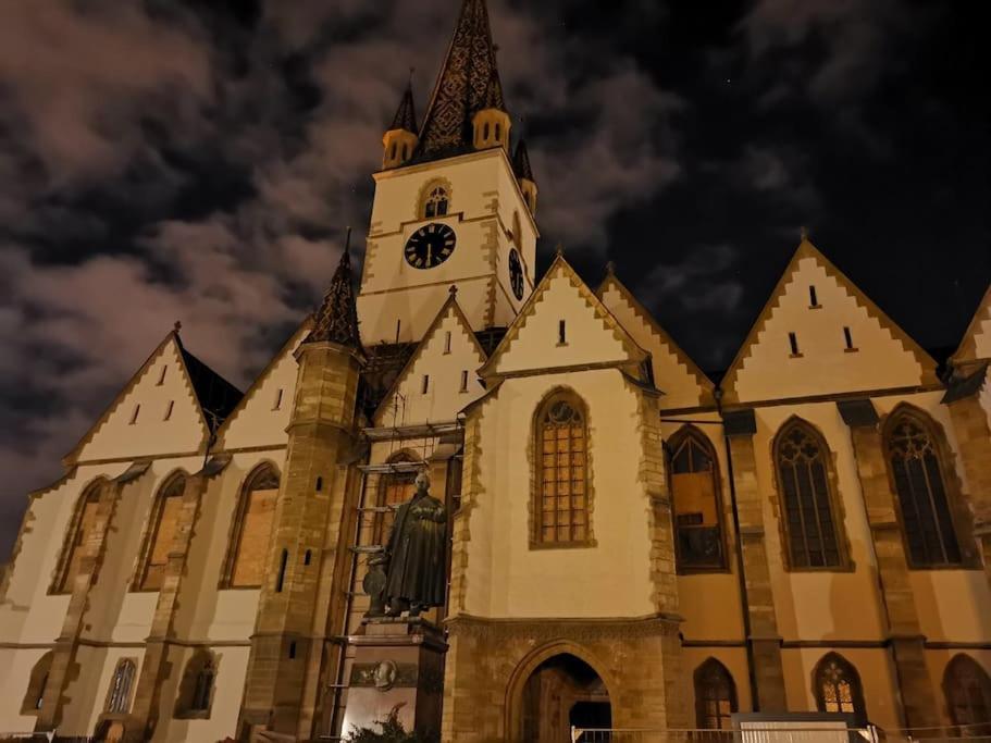 Charming Studio Ideal For Getaways Or Workations In Sibiu'S Medieval City Center المظهر الخارجي الصورة