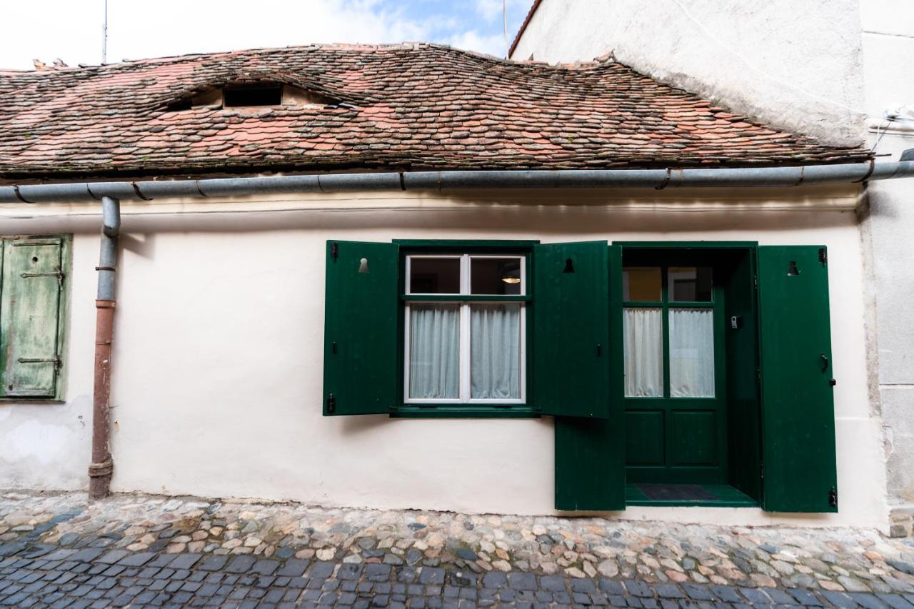 Charming Studio Ideal For Getaways Or Workations In Sibiu'S Medieval City Center المظهر الخارجي الصورة